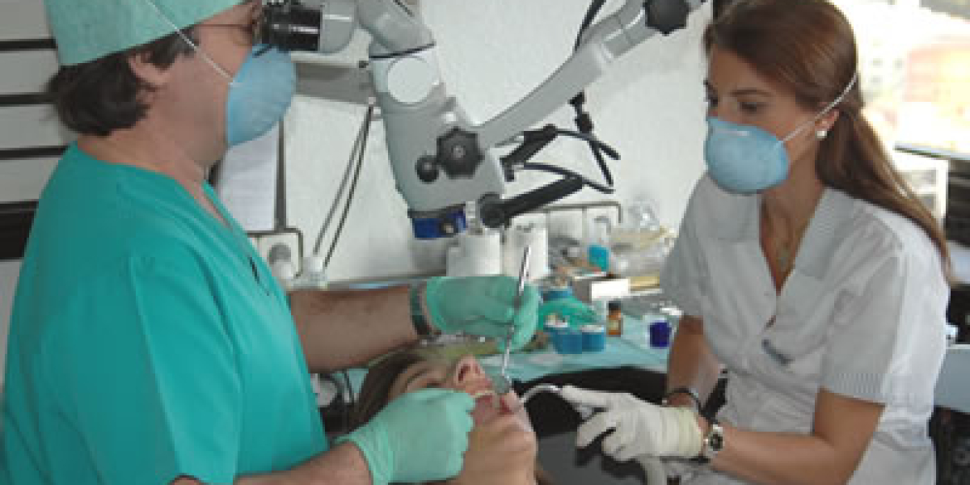 La Dra. Montserrat recibe el premio Galileo